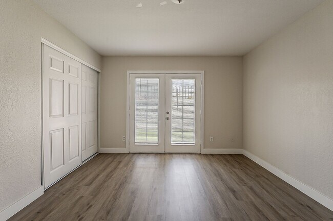 Building Photo - Fully Remodeled! 2 bed 2 bath Town-home in Central Phoenix!! Gated Community with Pool!