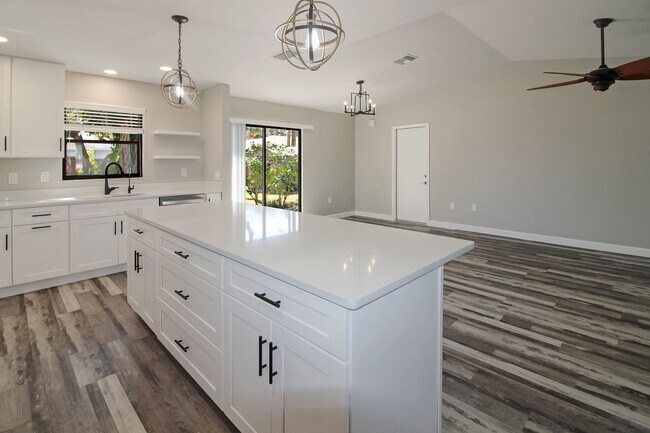 Building Photo - South Venice Annual Home for Rent