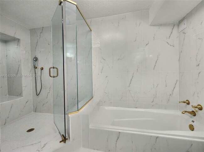Building Photo - 2030 S Ocean Dr