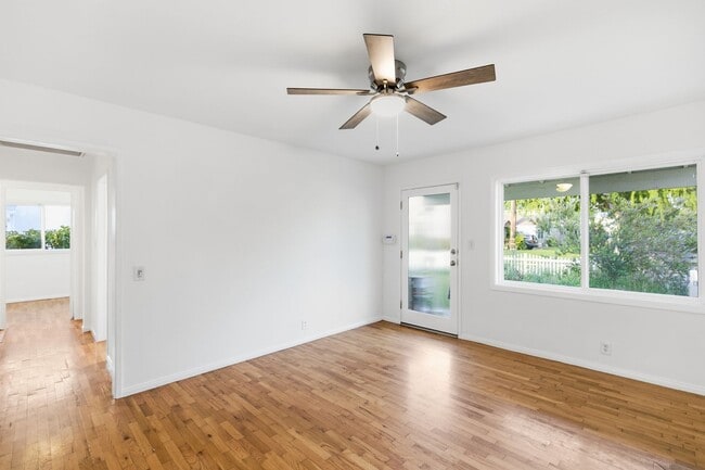 Building Photo - Beautiful 3 Bed + 2 Bath House + Front & Back Yard, Garage, Driveway