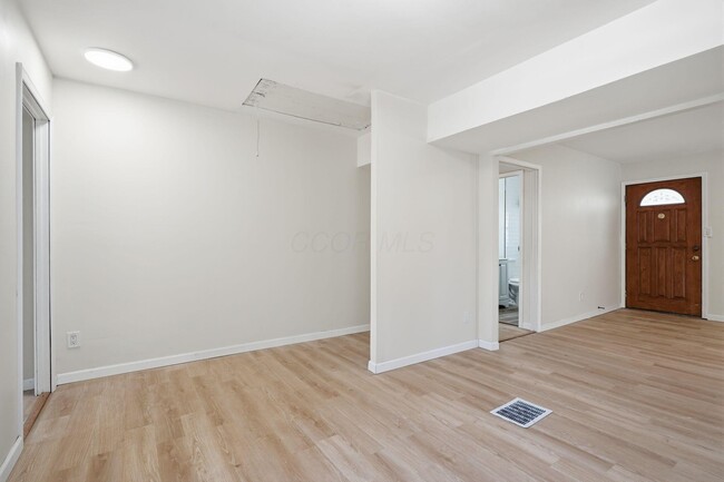 Building Photo - 1074 S James Rd