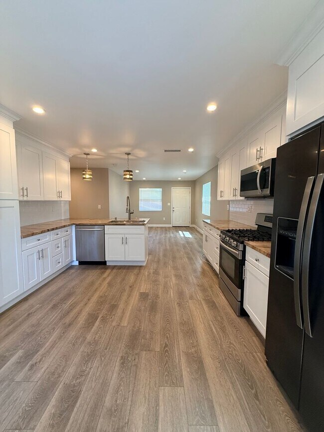 Building Photo - 874-876 North Orange St