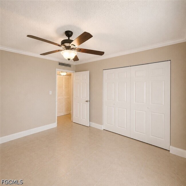 Building Photo - 2264 Winkler Ave