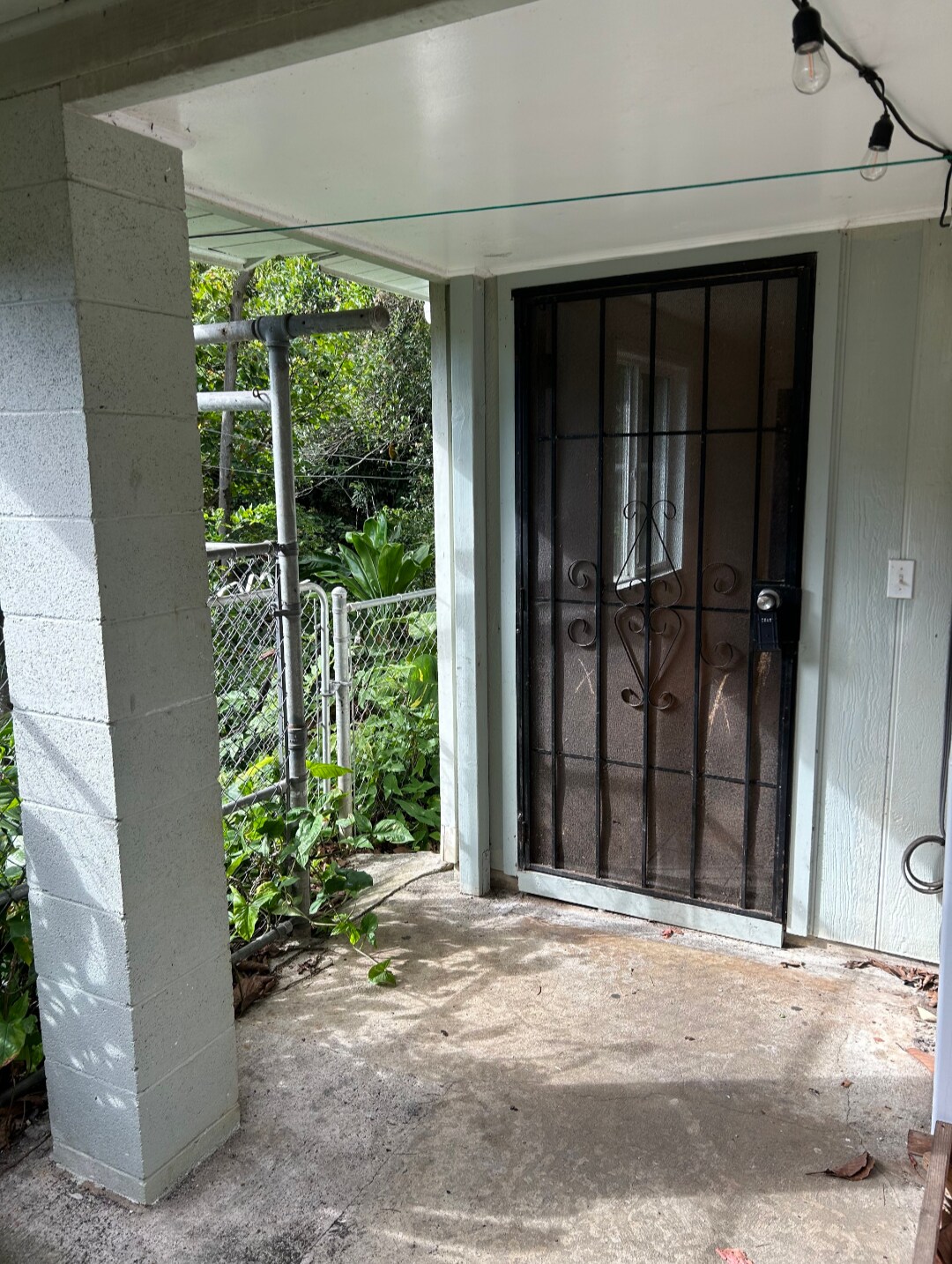 Building Photo - 2828 Kalihi St