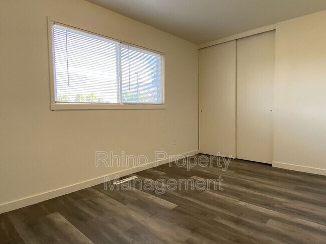 Building Photo - 1054 W 1520 N