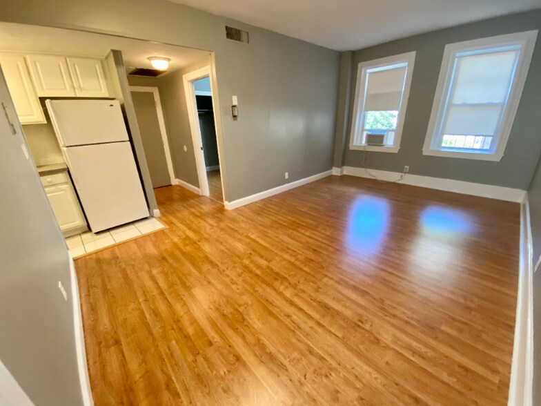 Building Photo - 1862 Beacon St