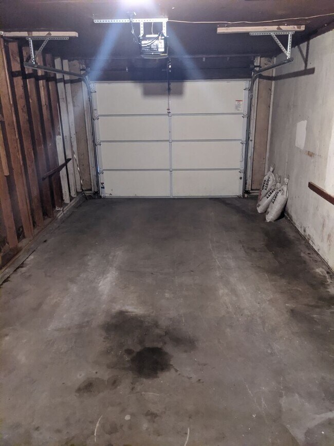 Building Photo - Now leasing for move in August 1st 2026!