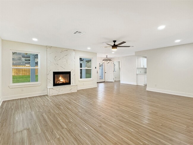 Building Photo - 5034 Oak Shadows Dr