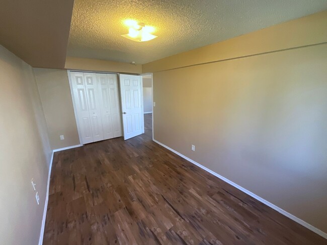 Building Photo - 5 Bedroom Home Available Near Research Pkw...
