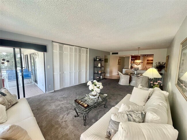 Building Photo - 2309 S Cypress Bend Dr