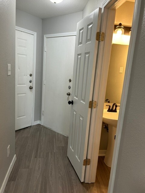 Building Photo - 1112 Christopher Ave