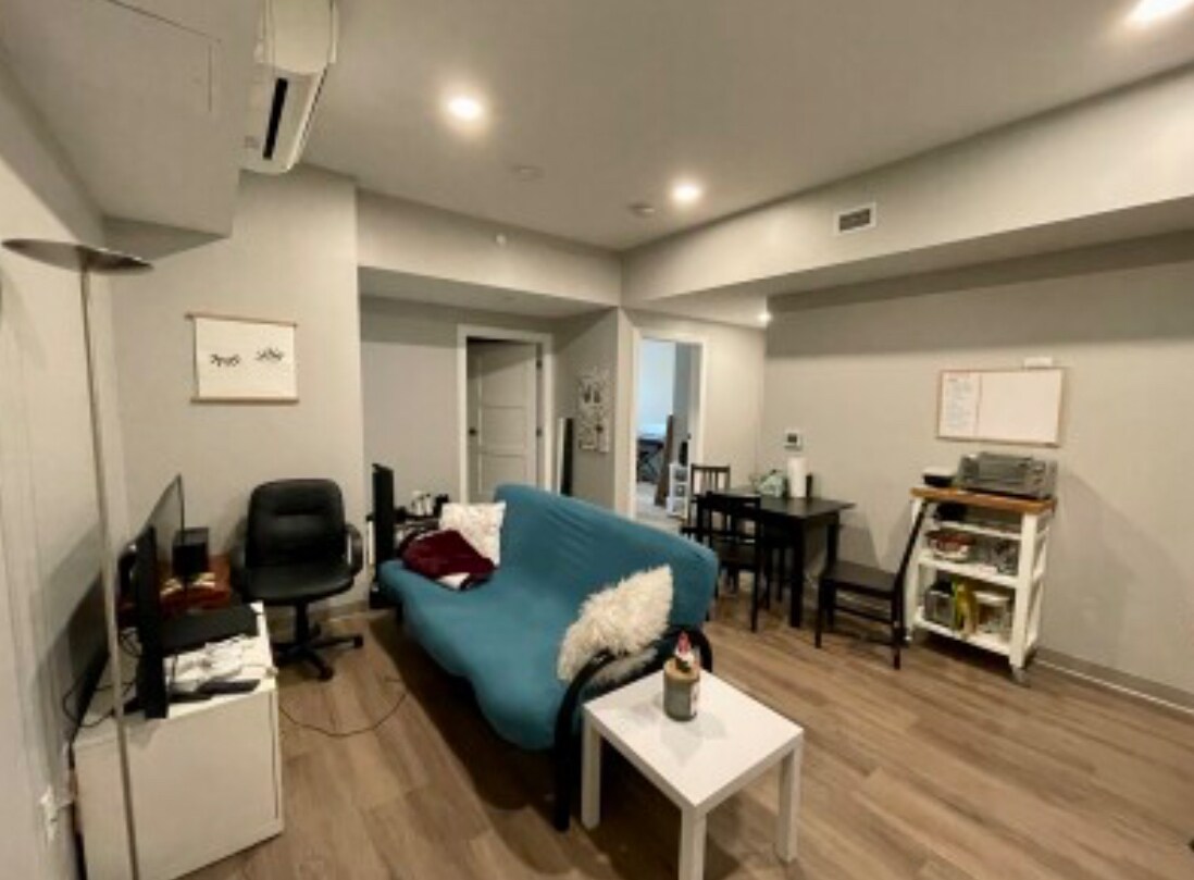 Building Photo - 104 Hemenway St