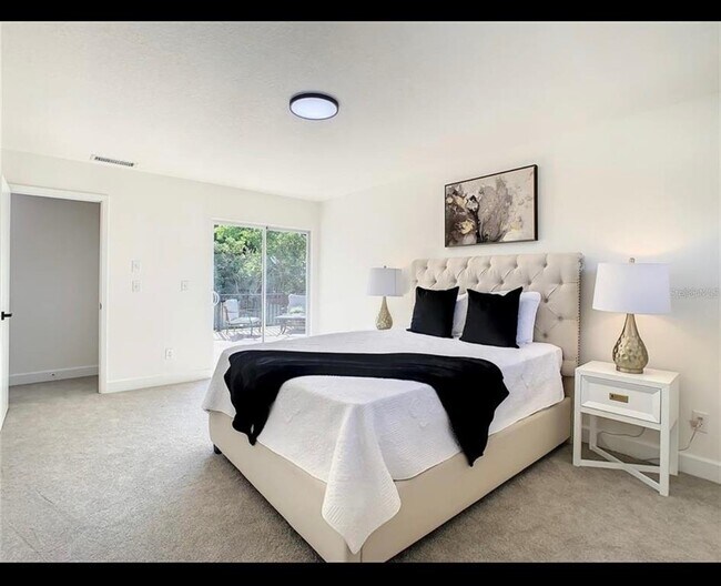 Building Photo - 401 Woodview Dr