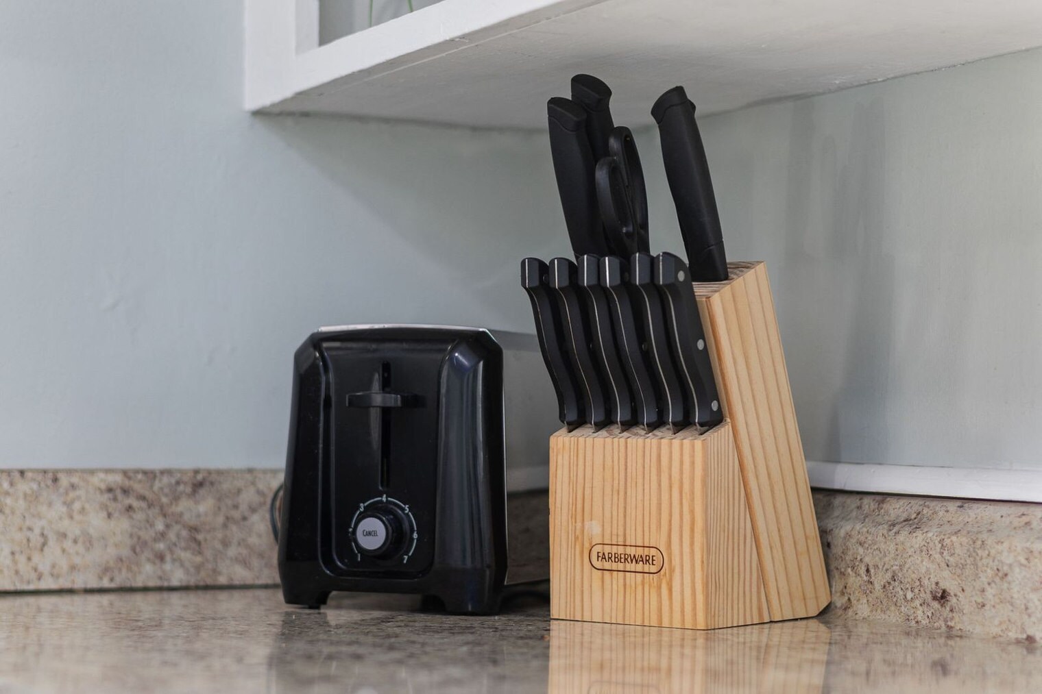 Building Photo - 347 Seabreeze Dr