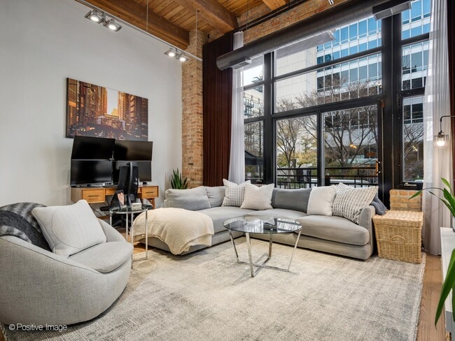 Building Photo - 525 W Superior St