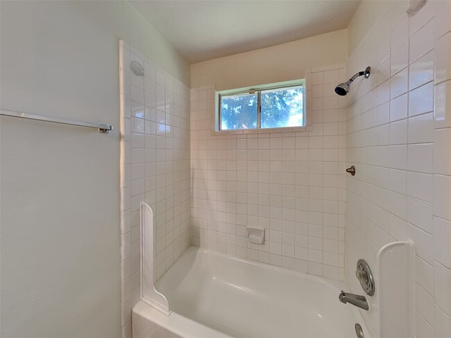 Building Photo - 10467 Twin Circles Dr
