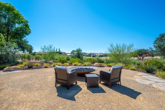 Building Photo - 6750 Golden Pheasant Ln