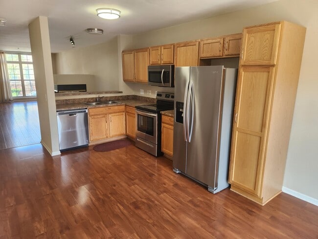 Building Photo - 39475 Springwater Dr
