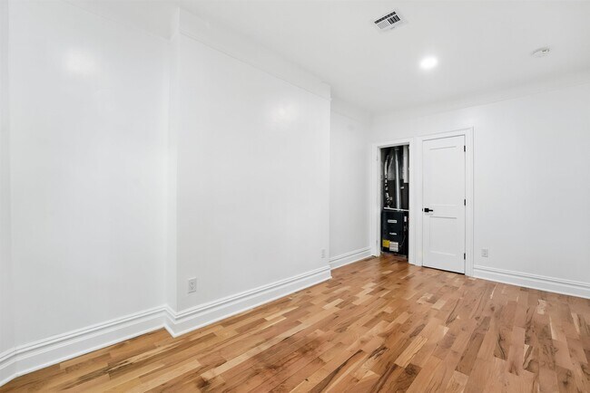 Building Photo - 52 Brinkerhoff St