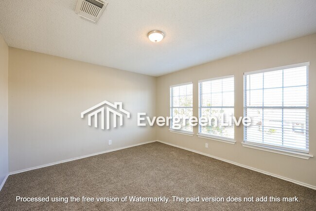 Building Photo - 6015 Encanto Point Dr