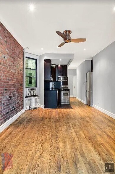 Building Photo - Mott Street