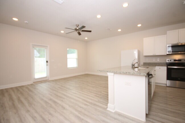 Building Photo - Pet-Friendly 3BR Townhome in Meadow Brook ...