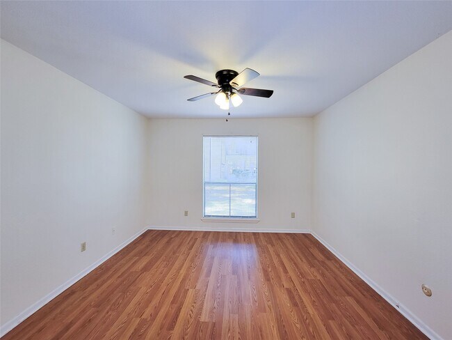 Building Photo - 8435 Hearth Dr
