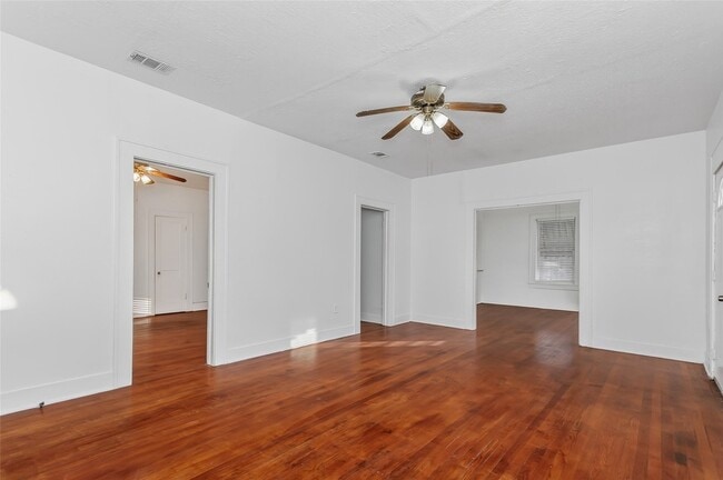 Building Photo - 5708 Live Oak St