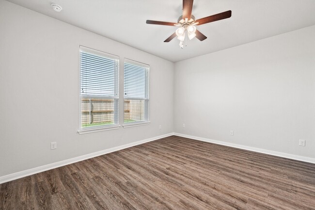Building Photo - 604 La Parra Bend