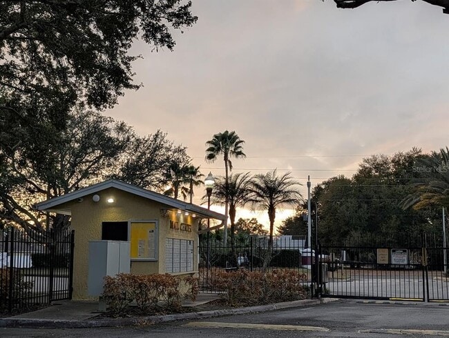 Building Photo - 2019 Dixie Belle Dr