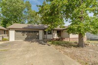 Building Photo - Charming 3-bedroom 2 bath Home in Bella Vi...