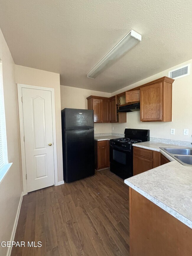 Building Photo - 3425 Scarlet Point Dr