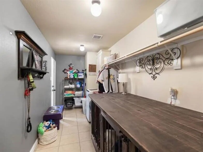 Building Photo - 1052 Lufkin Ln