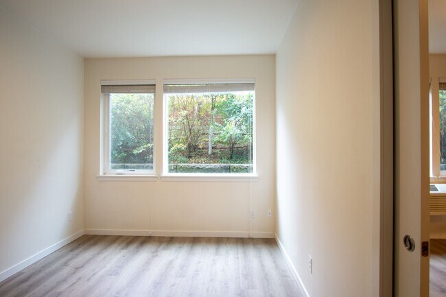 Building Photo - FREE RENT: Spacious 1 Bedroom + Office with Luxe Finishes!