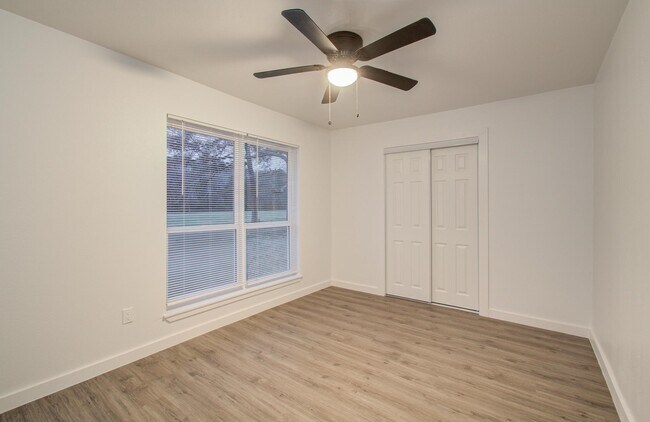 Building Photo - 523 Brandon Rd