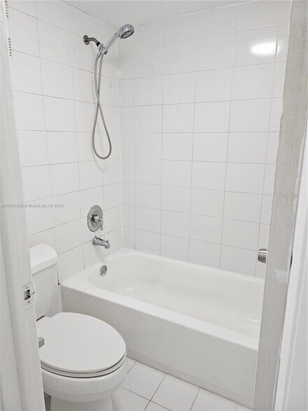 Building Photo - 10641 SW 108th Ave