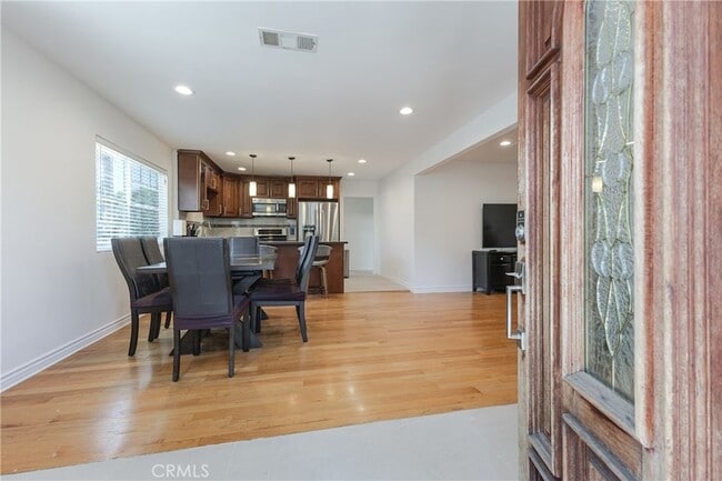 Building Photo - 1217 Elm Ave