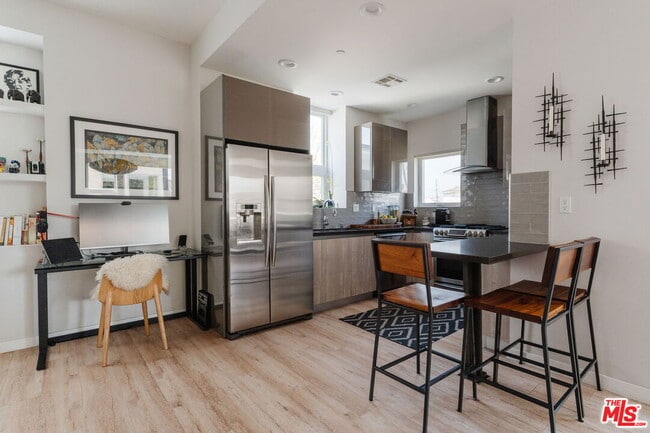 Building Photo - 6072 Pickford St