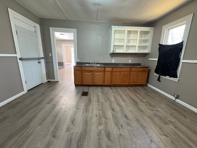 Building Photo - Two Bedroom Single Family Home!