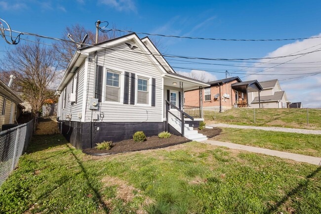 Building Photo - 245 Evansdale Ave
