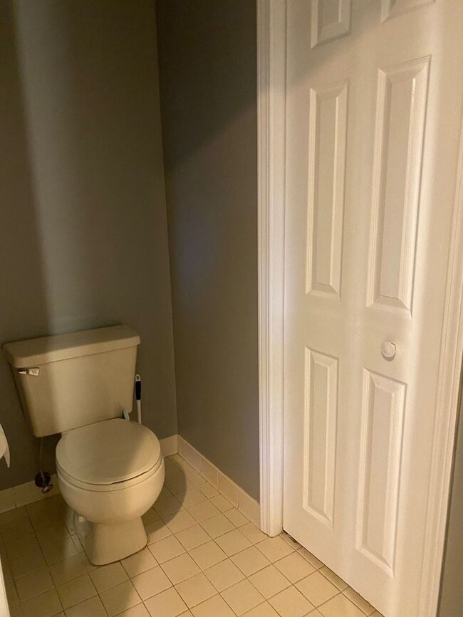 Building Photo - Downtown Apartment! 2 Bed/ 2 Bath with Par...