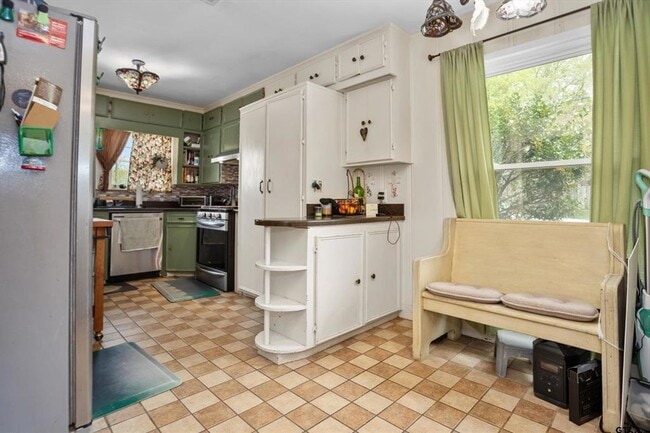 Building Photo - Coming Soon! 3 Bedroom 2 Bath 2 Carport Re...