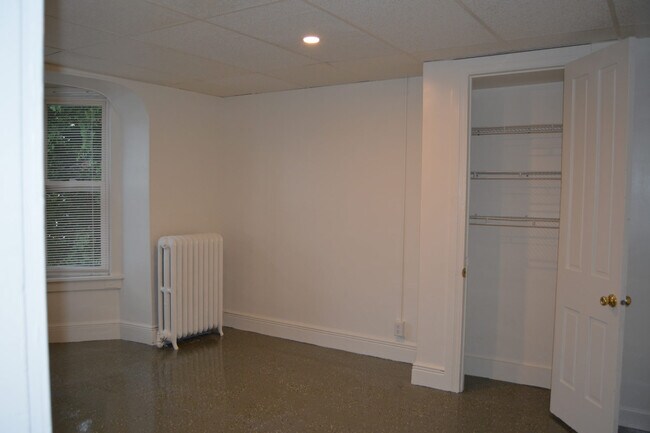 Building Photo - 445 W King St