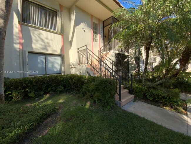 Building Photo - 417 Lakeview Dr