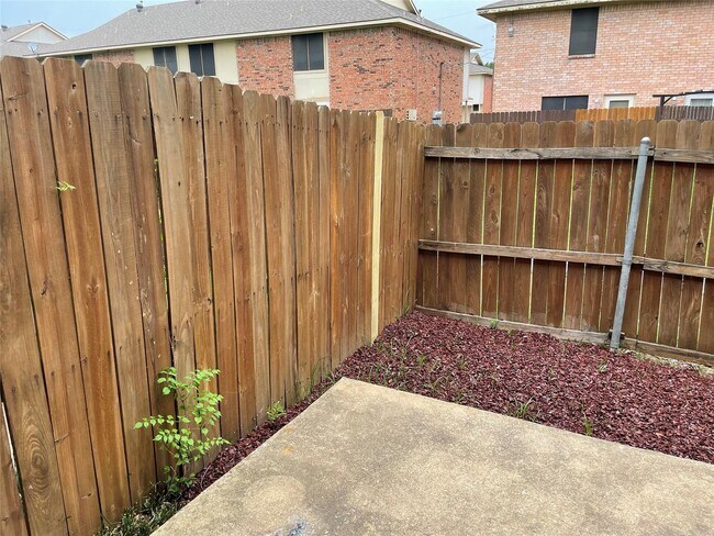 Building Photo - Trails Pl.