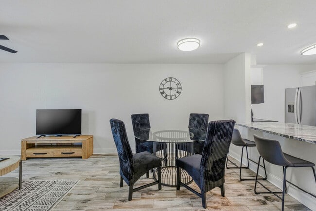 Building Photo - 3909 W Cleveland St