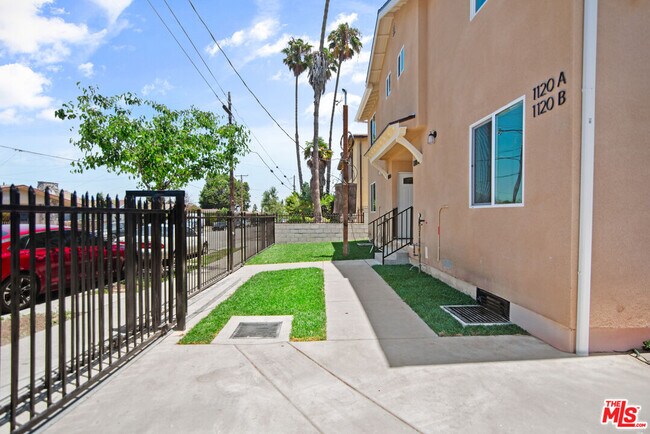 Building Photo - 1120 W 110th St
