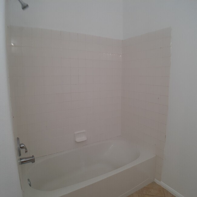 Guest bath/shower - 2305 W Horizon Ridge Pky