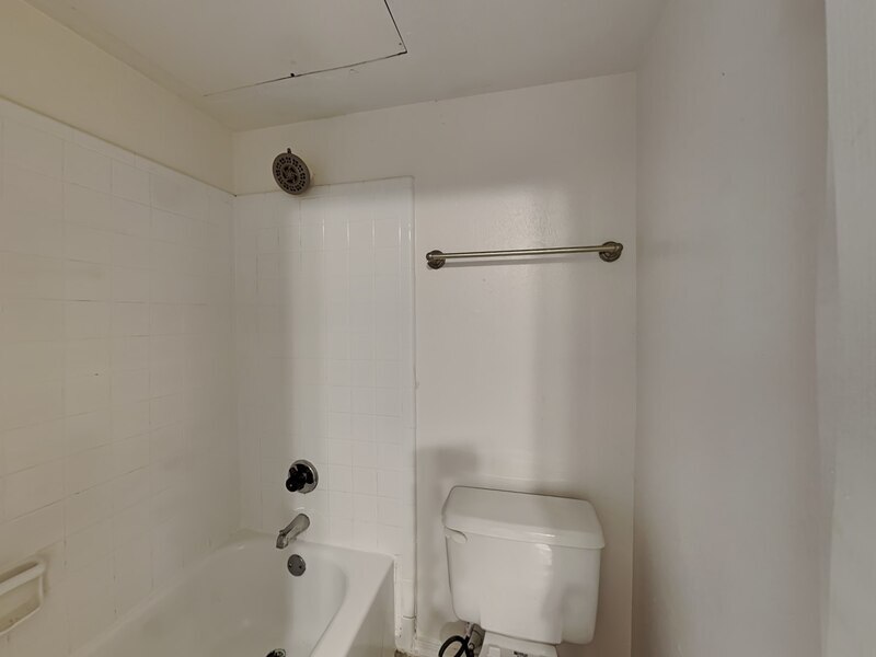 Building Photo - 422 Dollins St