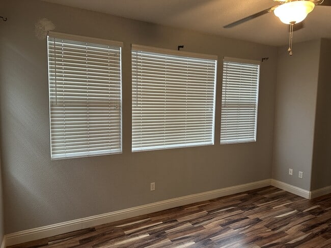 Building Photo - 3904 Purple Finch Ln